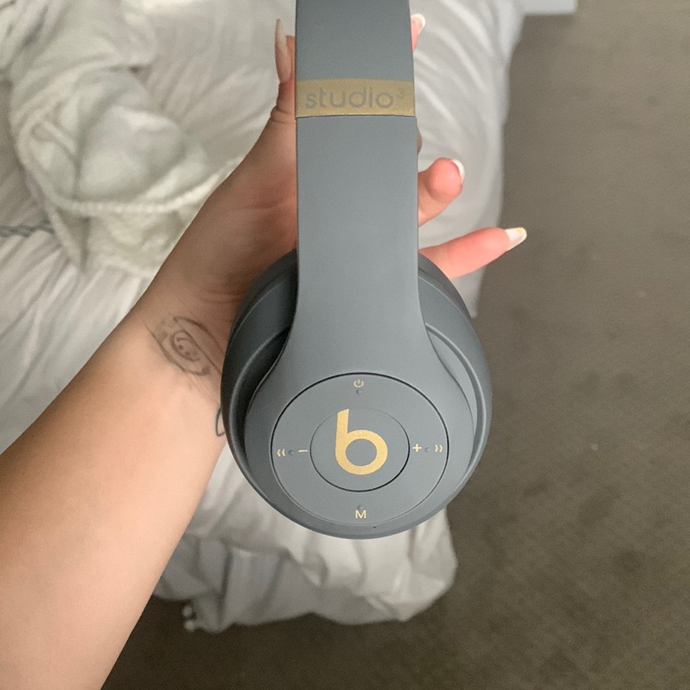 Beats Studio3 Over-Ear Noise Canceling Bluetooth Wireless Headphones Copy